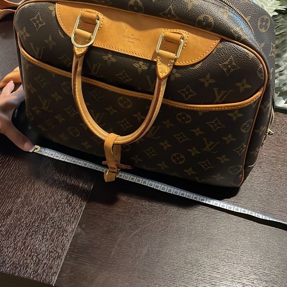Authentic Louis Vuitton bag - Picture 4 of 10
